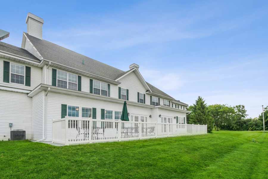 Jefferson Manor backyard
