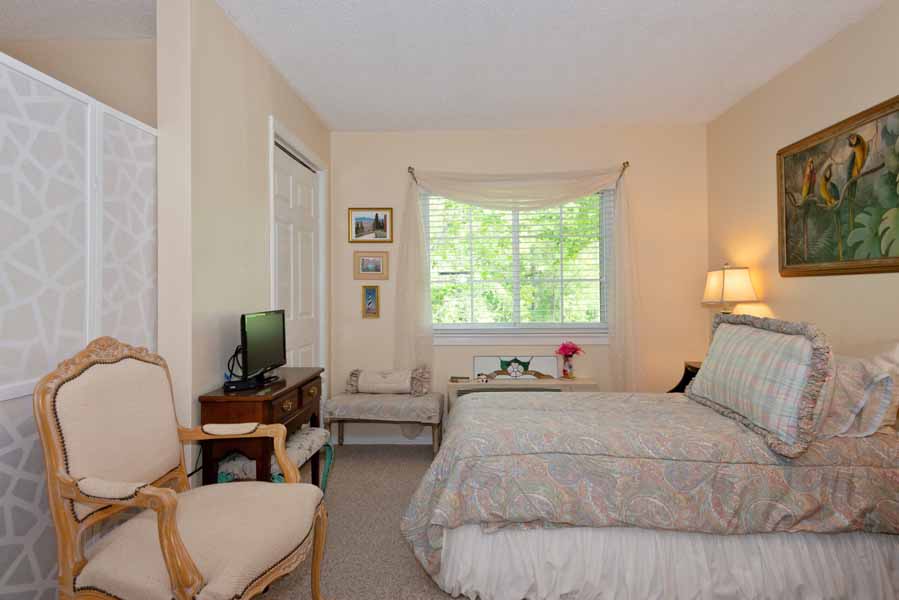 The Gardens of Virginia Beach model apartment bedroom