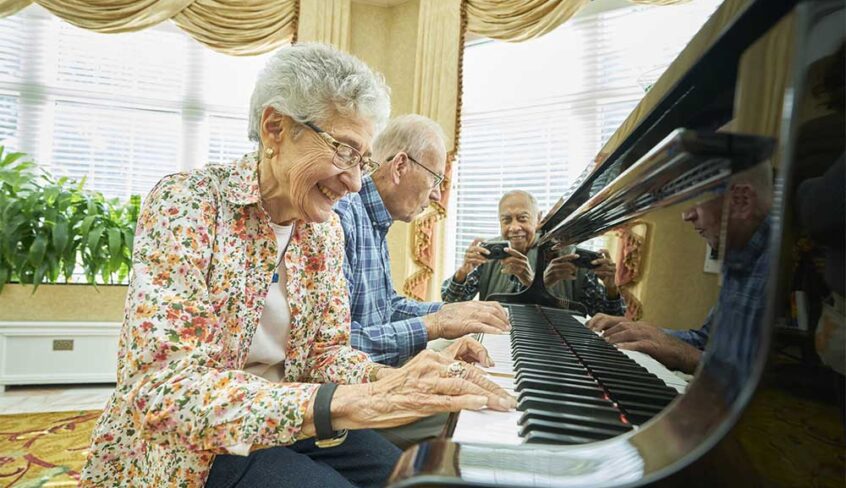 4 Benefits of Music Therapy for Seniors