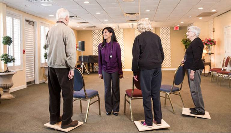 How to Help a Senior with Dementia Improve Balance