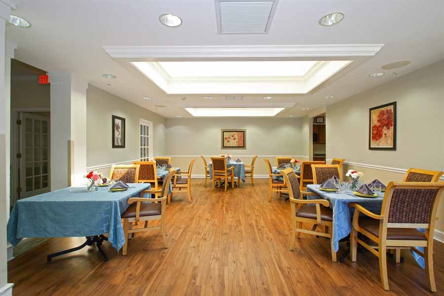 Dining room at Carriage House Senior Living Community