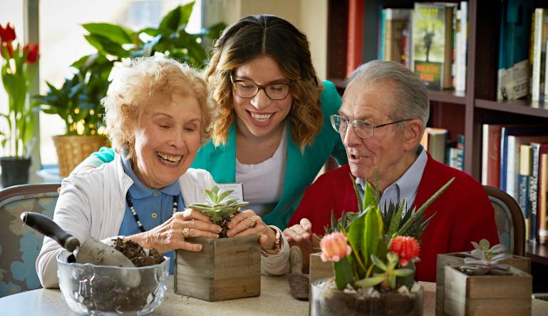 5 Health Benefits of Gardening for Seniors and Caregivers