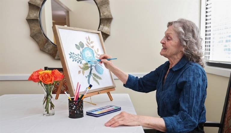 Non-Medical Therapy Ideas for Adults with Memory Loss