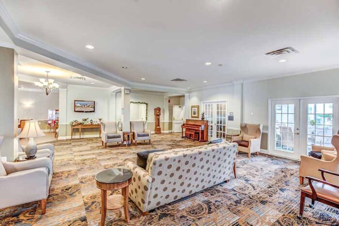 The Gardens of Bellaire community dining room
