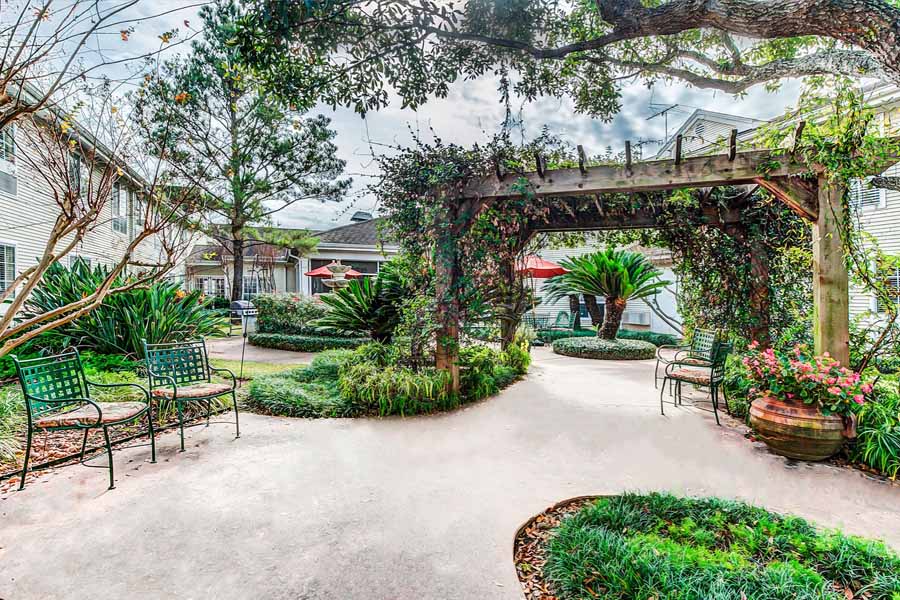 The Gardens of Bellaire patio and gardens