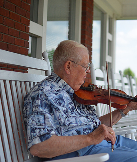 Helping an Older Adult Make a Smooth Transition to Senior Living