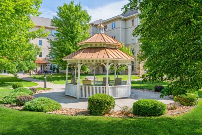 The Wellstead of Rogers & Diamondcrest Senior Living