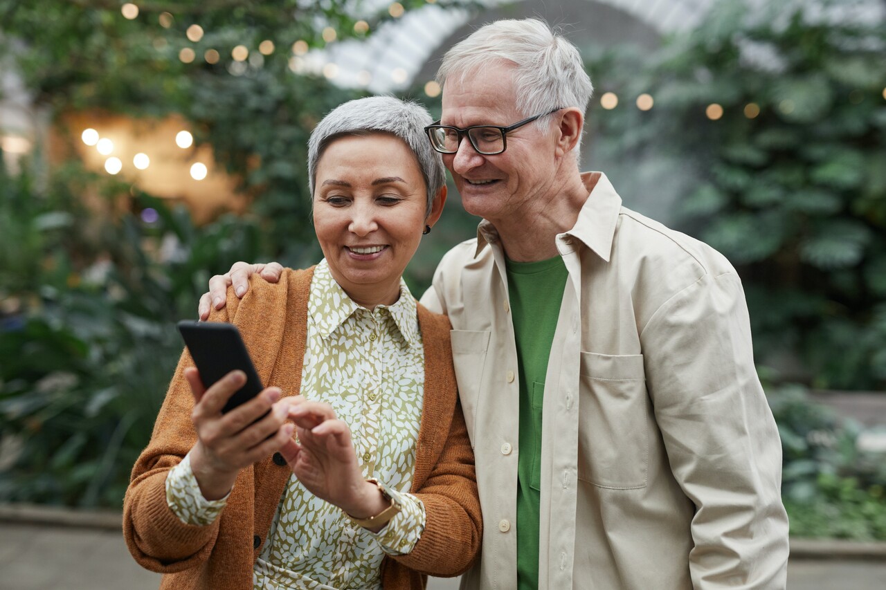Best Cell Phones & Plans for Seniors
