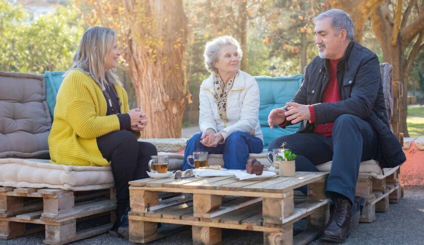 How Senior Living Communities Can Help Kinless Seniors Thrive