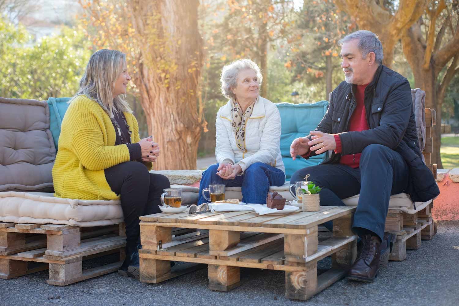 How Senior Living Communities Can Help Kinless Seniors Thrive