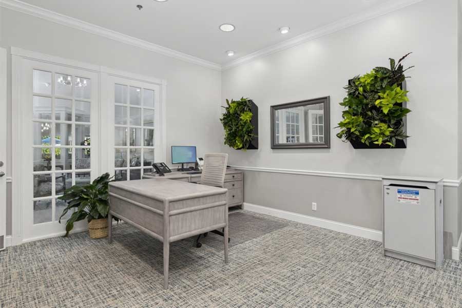Independent Living Concierge Desk at The Forum at Knightsbridge