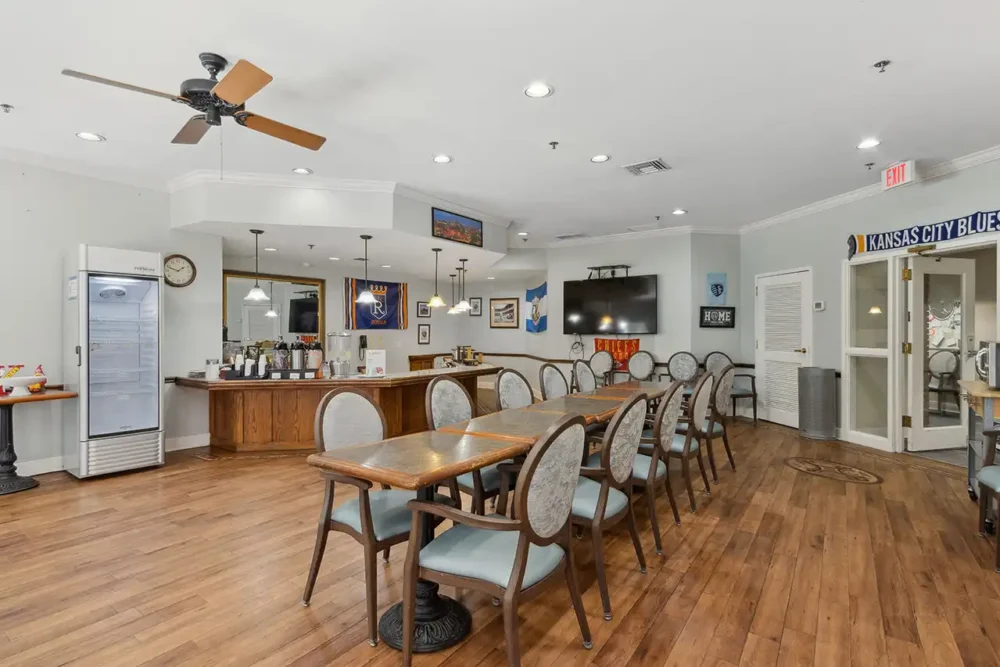 Cocktail Lounge - Independent Living